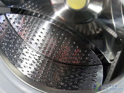 獨特弧面機身 三洋滾筒洗衣機2599元